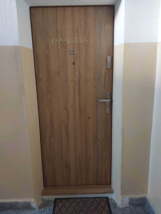 Drzwi wejściowe z futryną