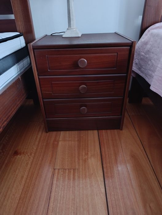 Duas camas de solteiro com colchões novos