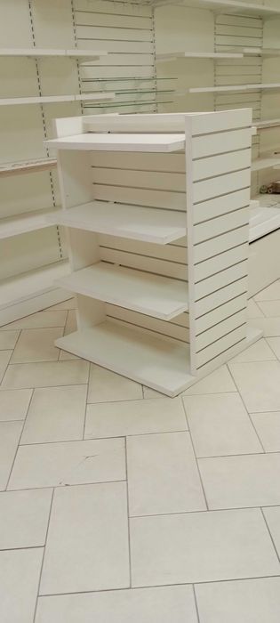 Półki wolnostojące Shop Space Wall