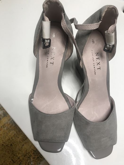 Nowe Jasnoszare buty na koturnie firmy Next rozm. 38