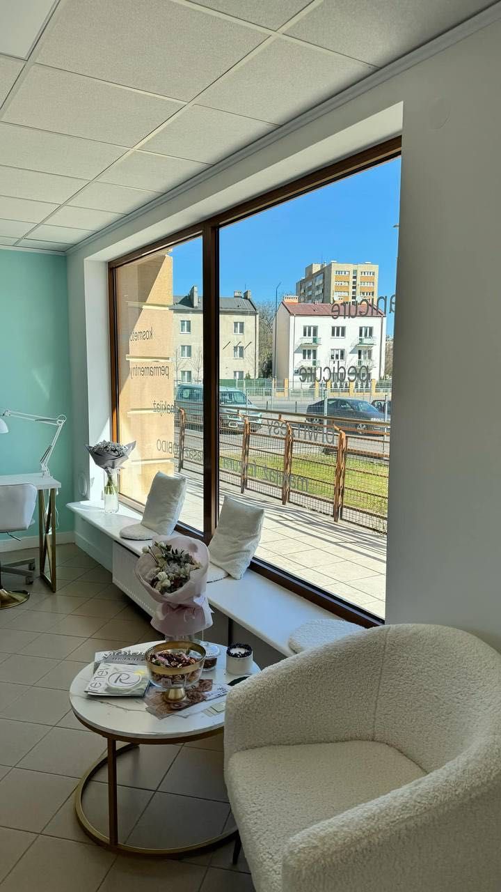 Stanowisko do manicure i pedicure czeka na Ciebie! – Warszawa Wola