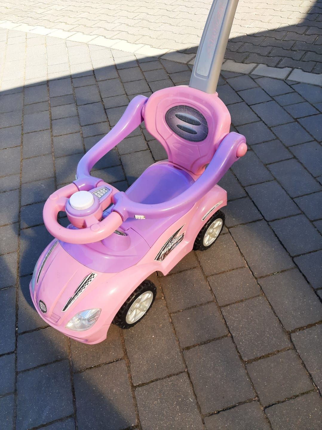Jeździk samochodzik dla dziewczynki