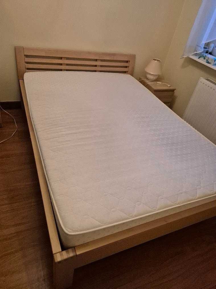 łóżko drewniane 140 szerokości z materacem