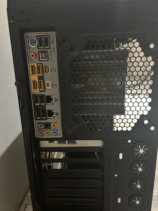 Komputer stacjonarny