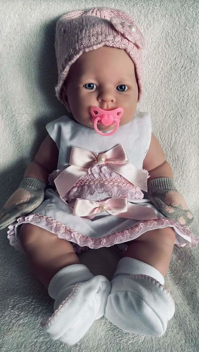 Słodka hiszpańska typu reborn dziewczynka!