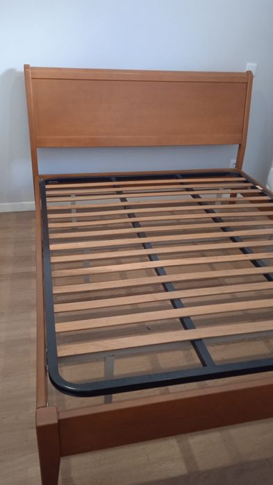 Cama de casal + 2 mesinhas de cabeceira