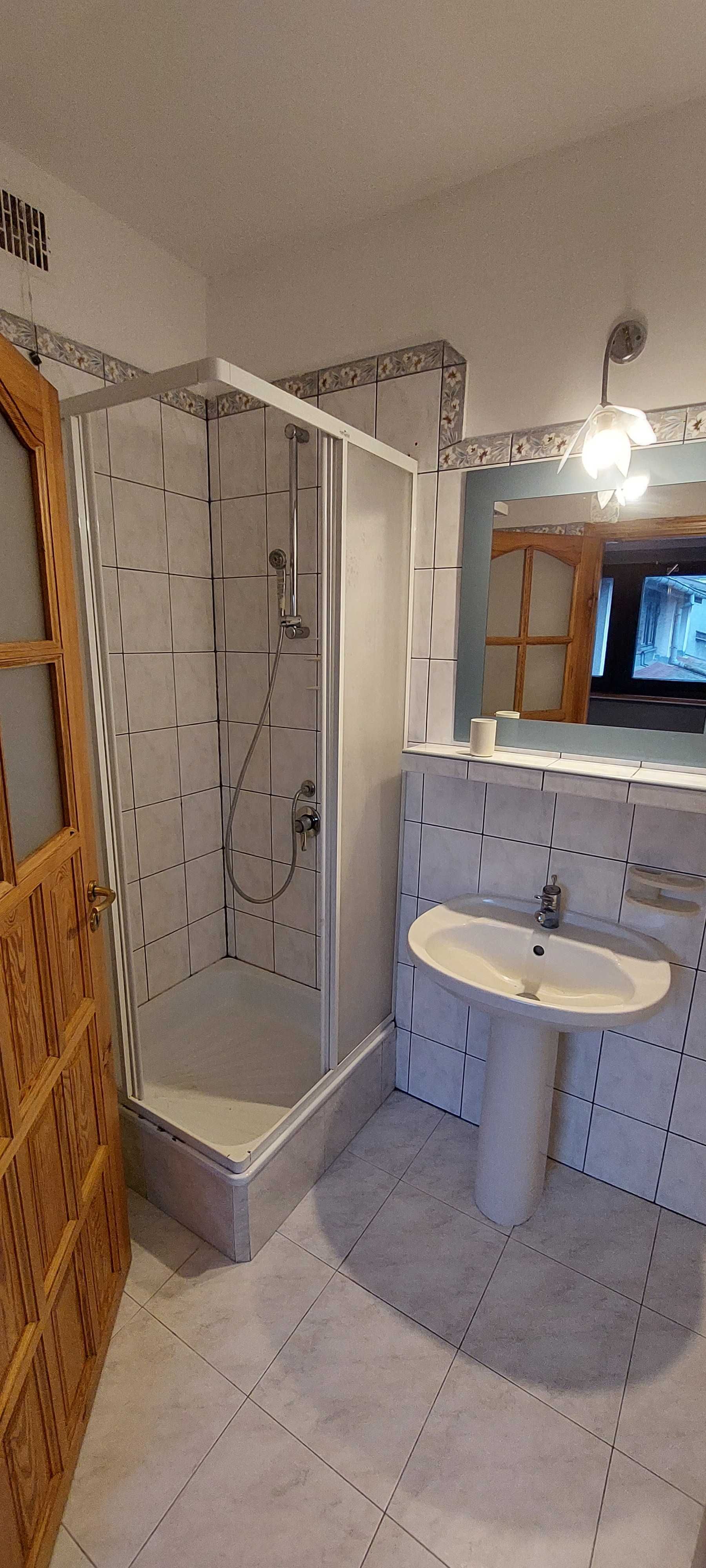 Dom dla 17 osób lub więcej (33). Fvat KWATERY