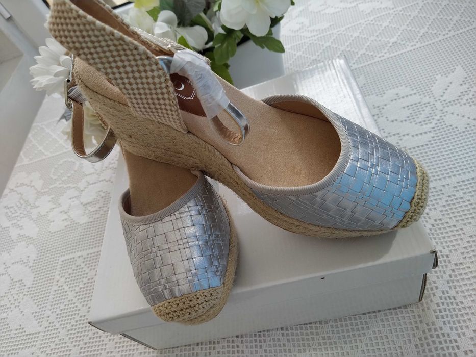 Sapatos cinzentos prateados - Número 37 - NOVOS!