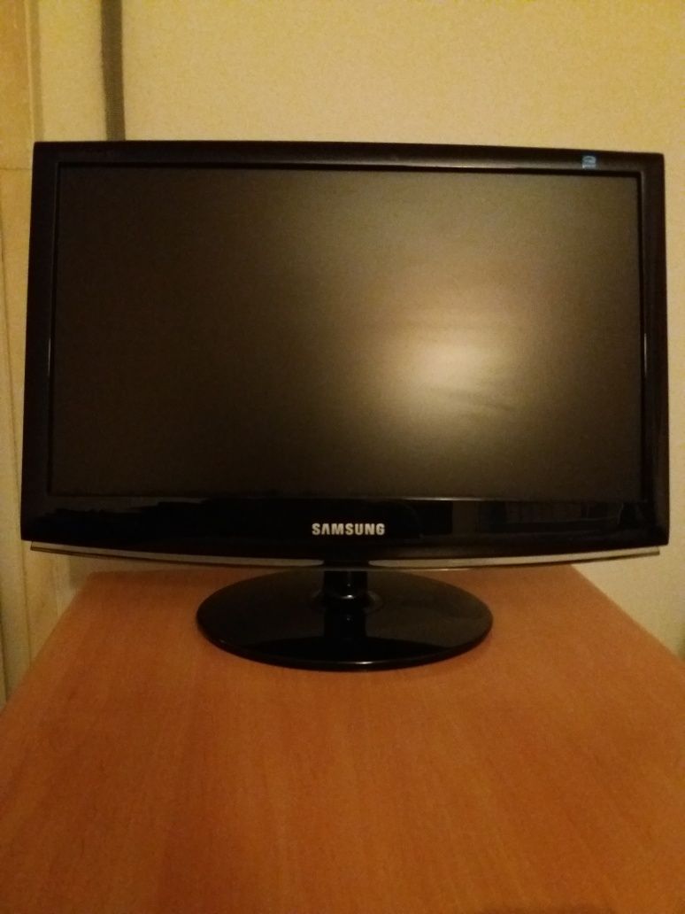 Monitor 18" SAMSUNG, Ecran plano LED