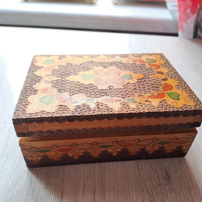 Drewniana szkatułka