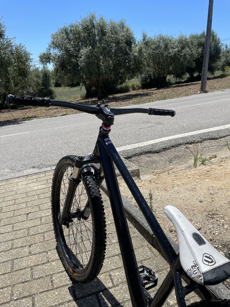 Bike dirt jump Mondraker play 3