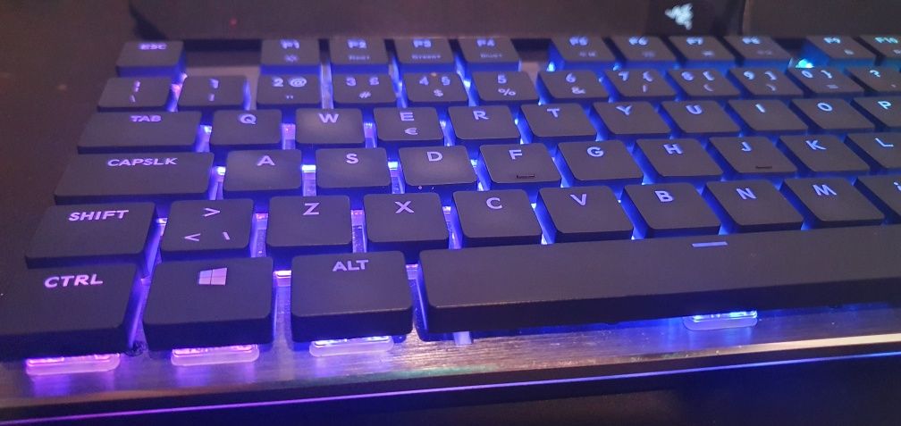 Teclado Mecânico Coolermaster sk650 RGB