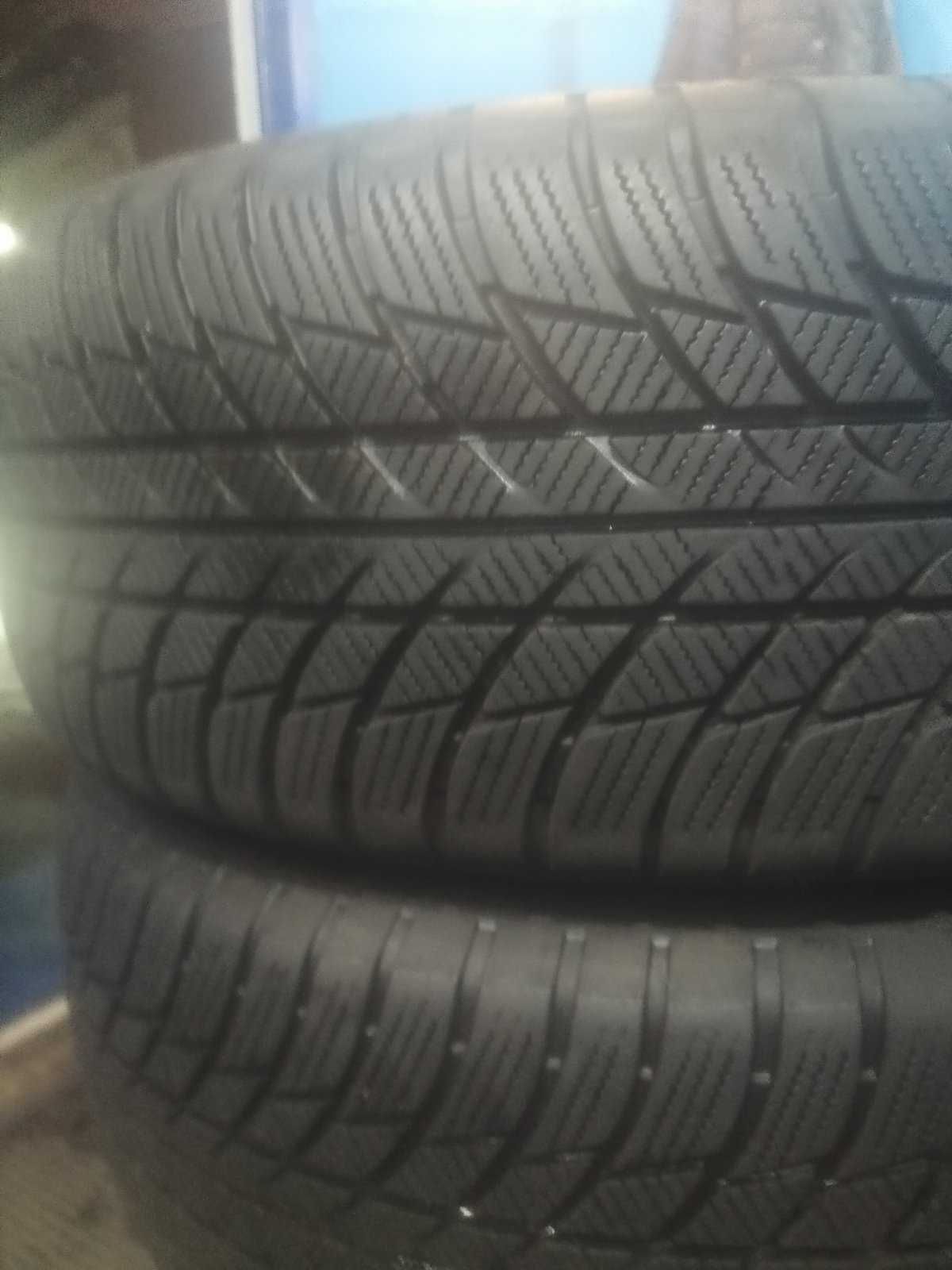 Пара зимніх шин Bridgestone 205/55 R16