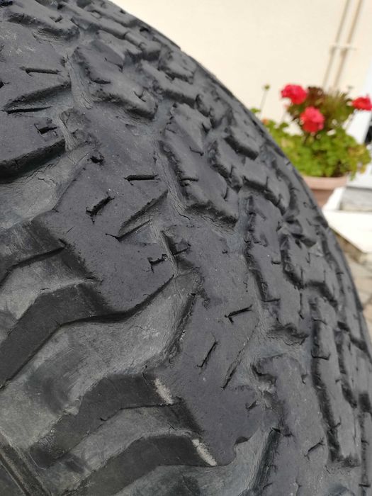 4x Pneus BF Goodrich all terrain 285 75 R16