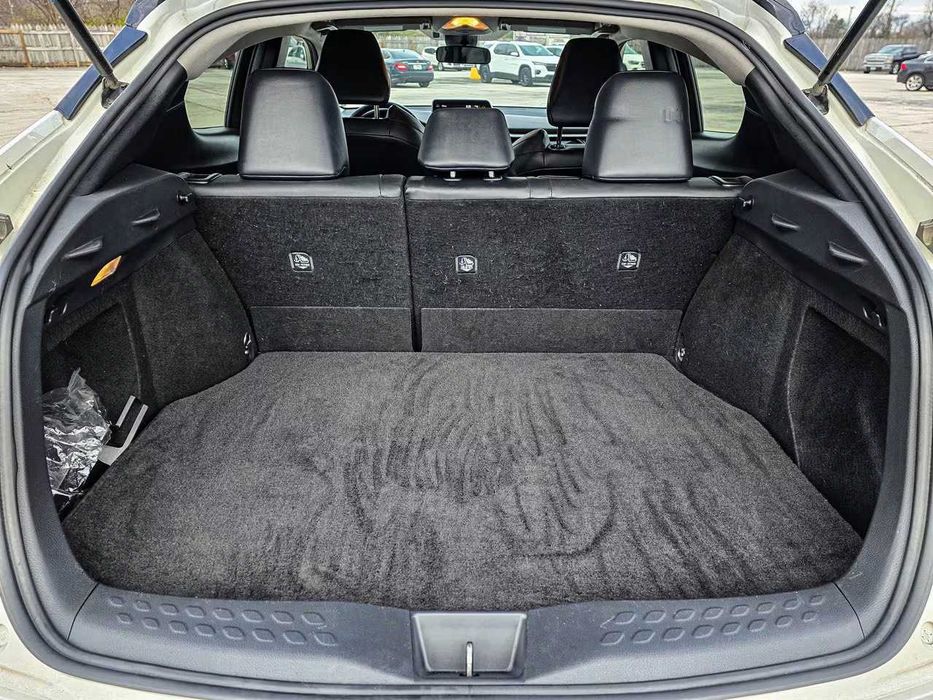 Toyota C-HR LE      2020