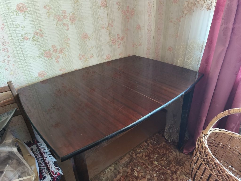 Стіл розкладний полірований
