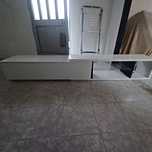 Movel de tv branco e preto