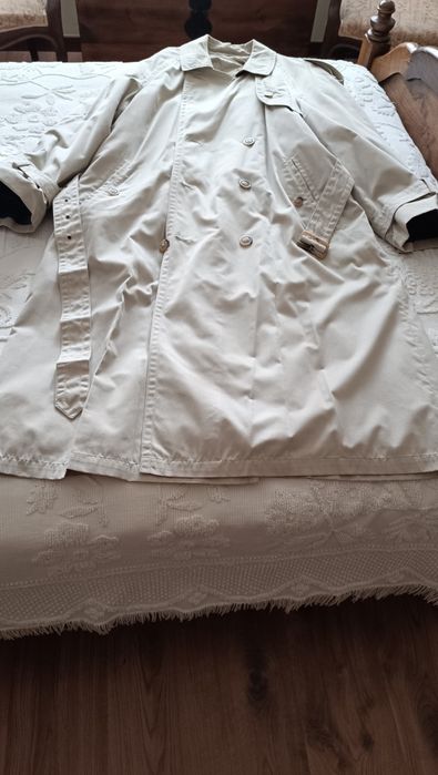 Gabardine clássica de homem beje, marca Melka
