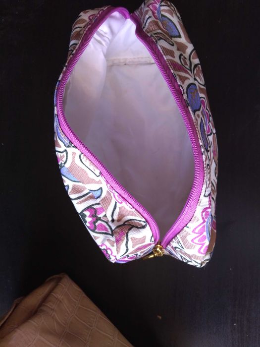 2 necessaires impecaveis semi novos