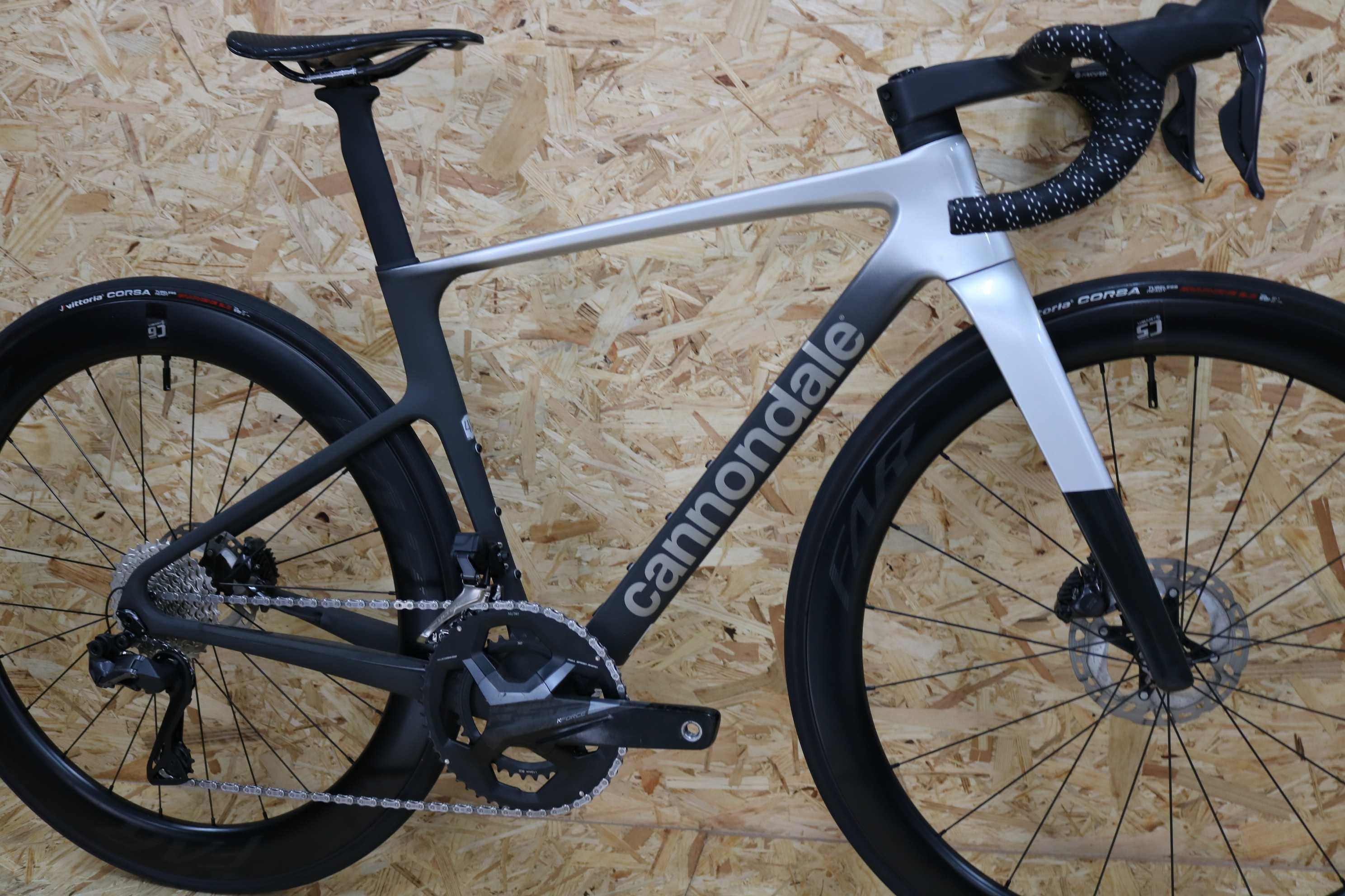Bicicleta topo de gama Cannondale SuperSix EVO Hi-Mod NOVA