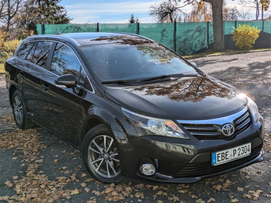 Toyota Avensis Kamera cofania, Auto klima 2 strefy, Navi, ISOFIX