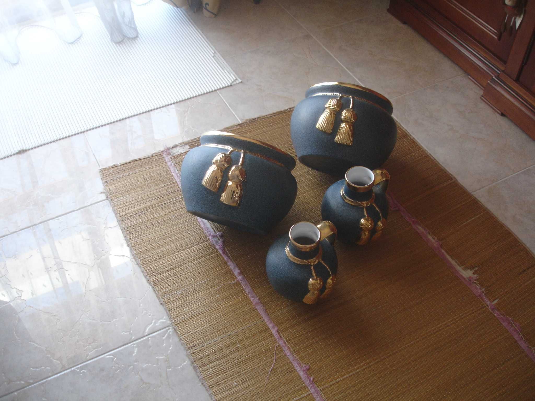Conjunto de 4 vasos comprados em “a Loja do Gato Preto”