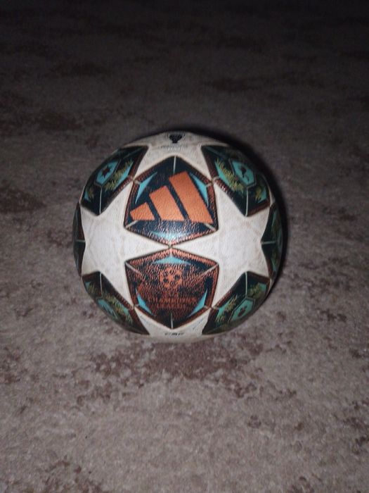 Футбольний м’яч Adidas Munich 25 Final