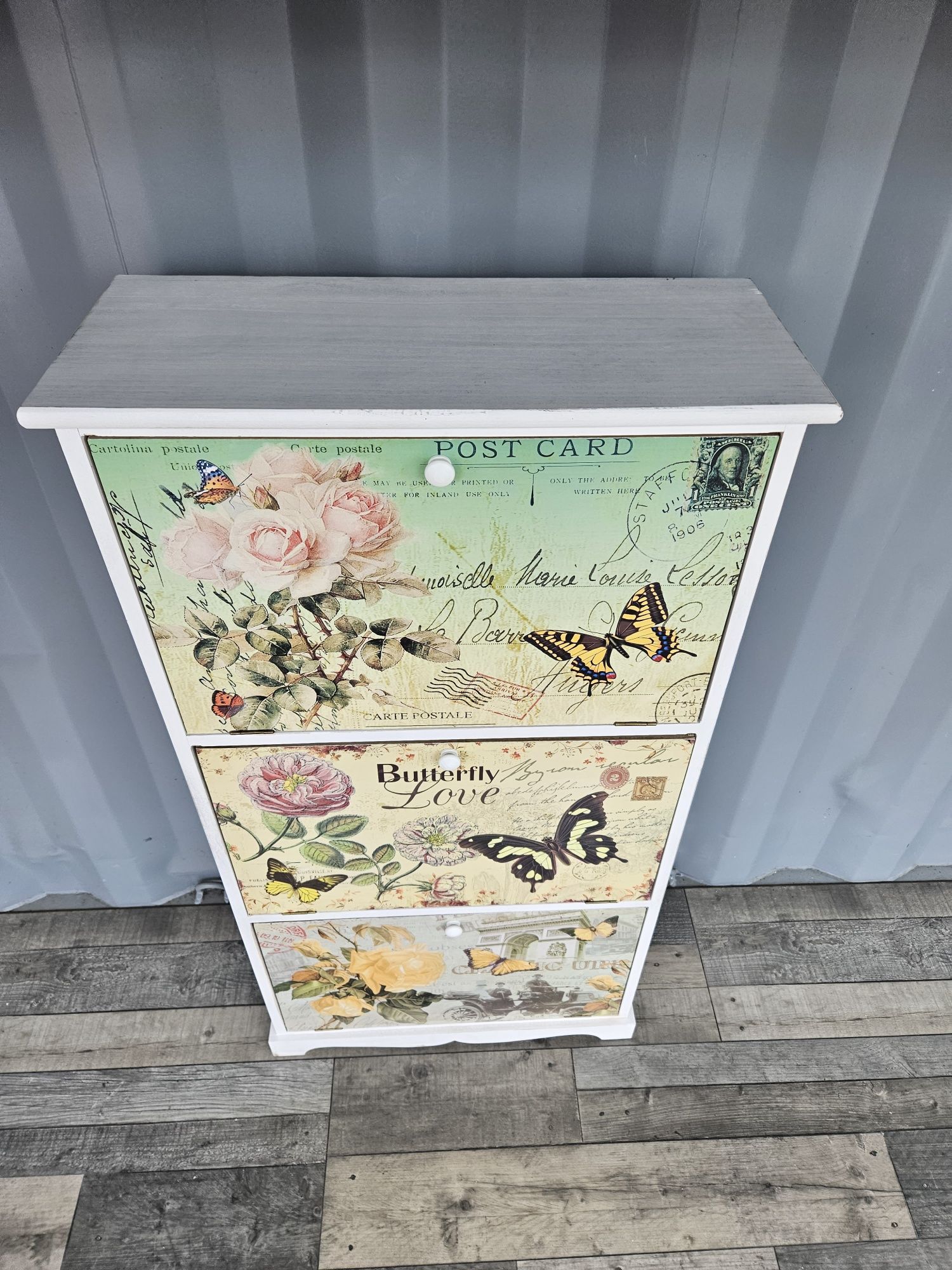 Przecierana szafka na buty motyle i kwiaty