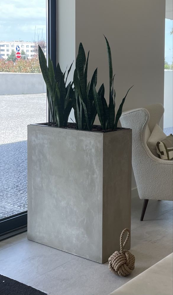 Floreira em resinpietra - 72x60x25cm