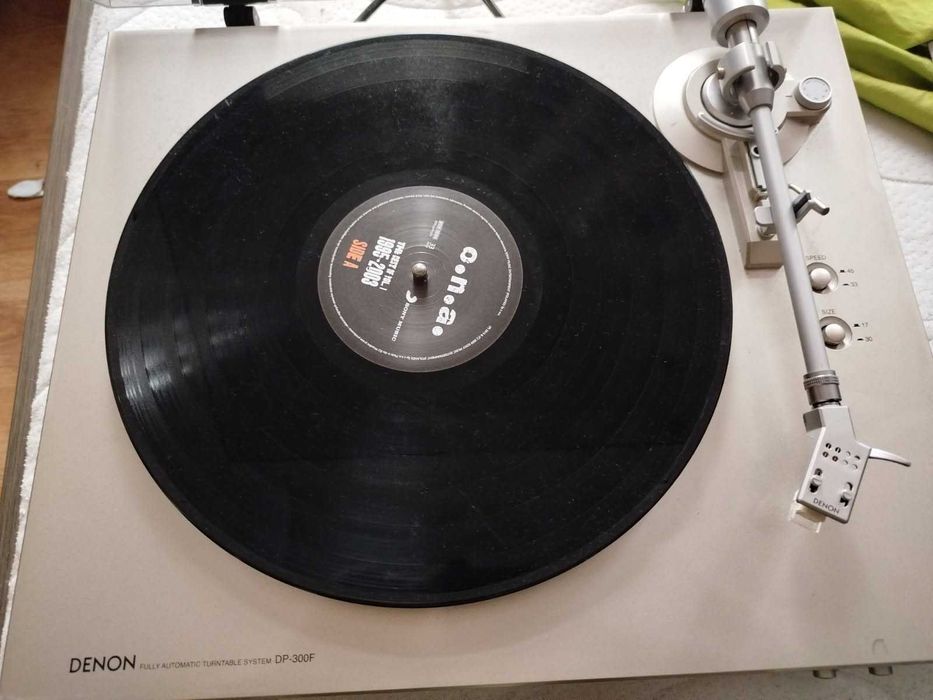 Gramofon Denon DP-300F