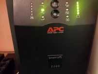 Безперебійне живлення apc smart-ups 2200