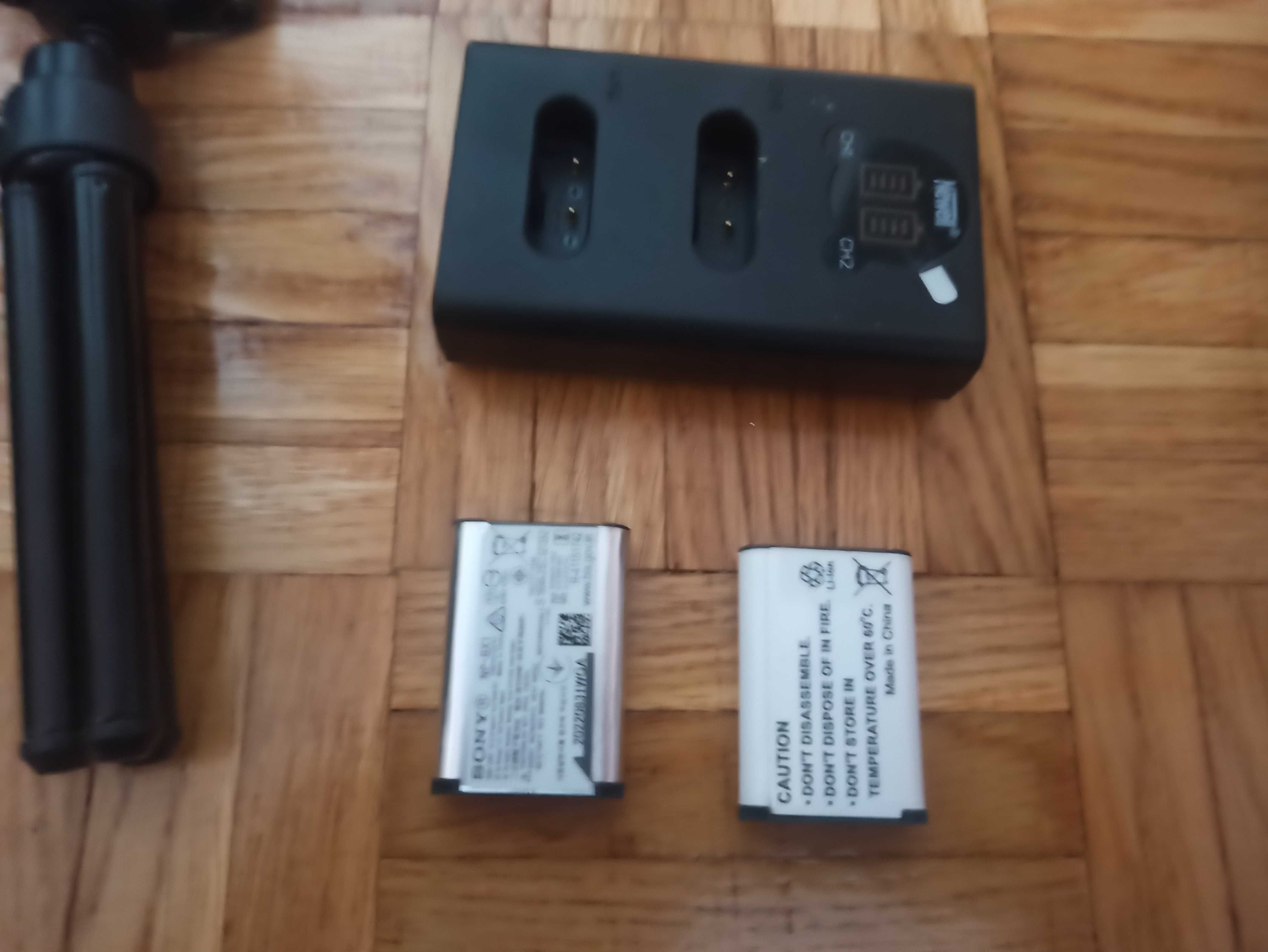 Aparat sony ZV-1 DUZY ZESTAW do vlogowania kamera+2 statywy+3 baterie