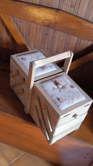 Caixa de costura o arrumação artesanal