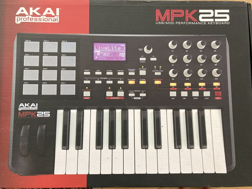 Akai MPK25 controlador MIDI 25 teclas e pads tipo MPC