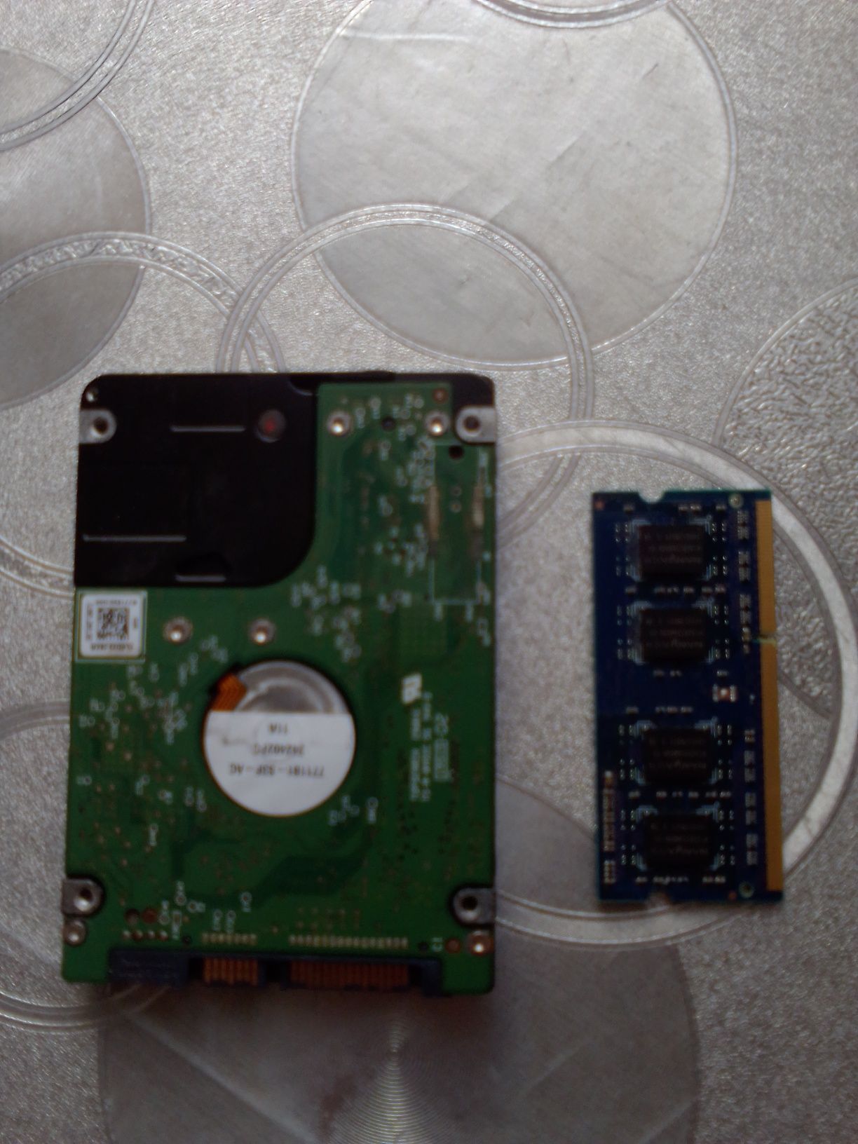 DDR3 2gb,HDD 320gb