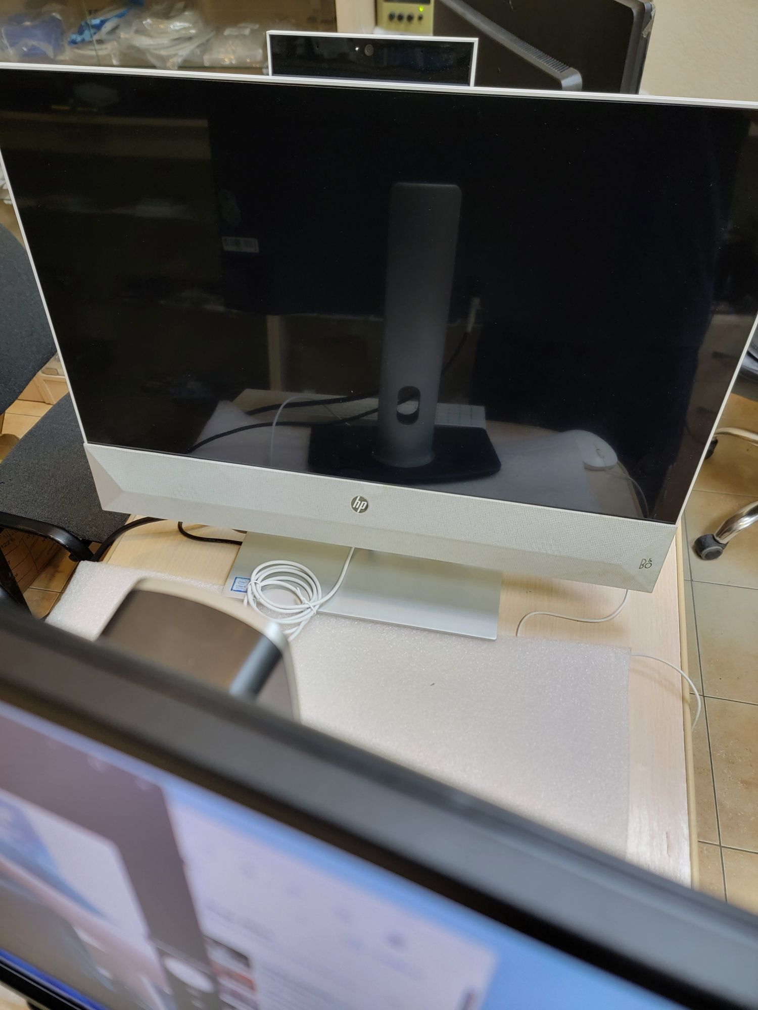 Продам моноблок HP 24-xa0001ur. 24", I5, 8ddr4, 120ssd.