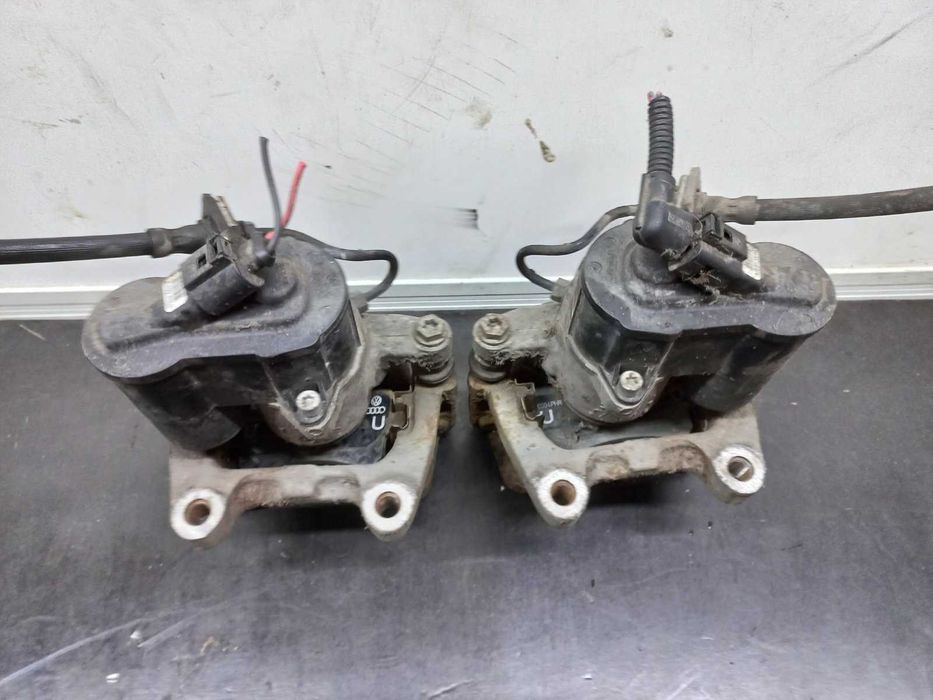 Супорт задній в зборі Пасат Б6 розборка Passat B6