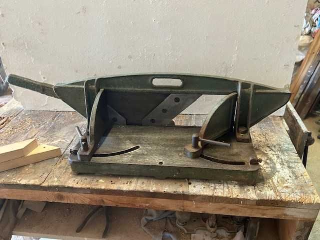 Heavy duty wood trimmer