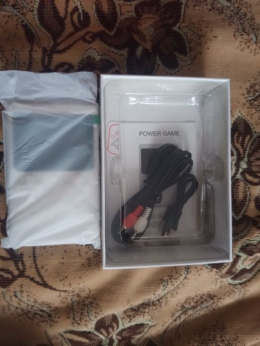 Игровая мини-консоль 400 в 1 и павербанк 10 000 mah