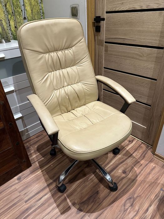 Fotel biurowy kremowy