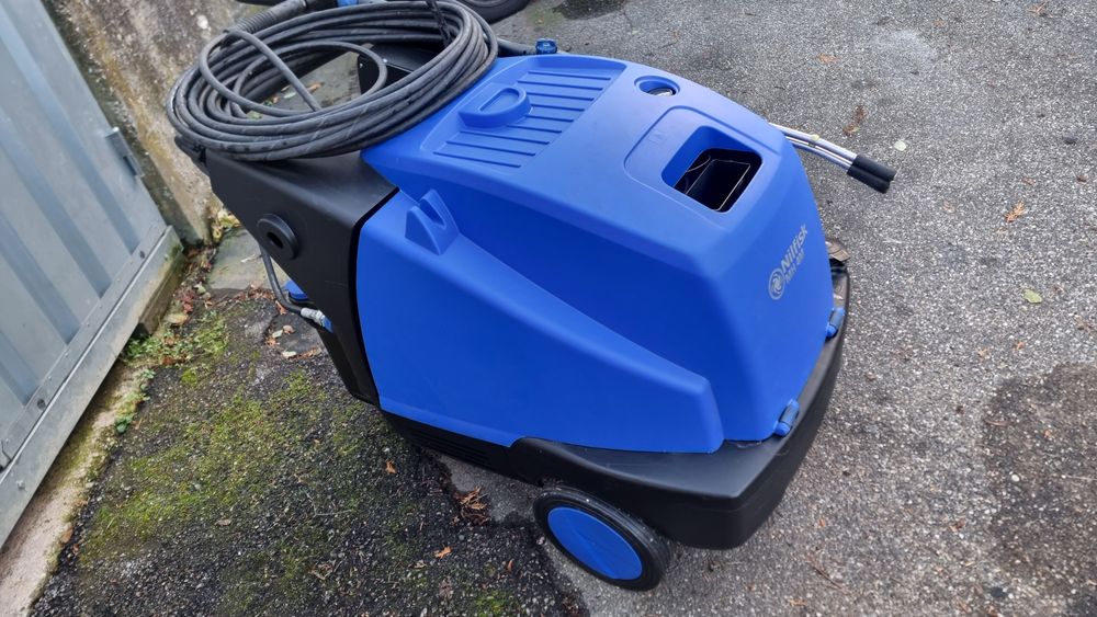 Мийка високого тиску 3 нагріванням води Nilfisk neptune 4