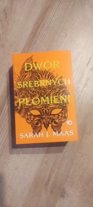 Sarah J. Maas Dwór srebrnych płomieni