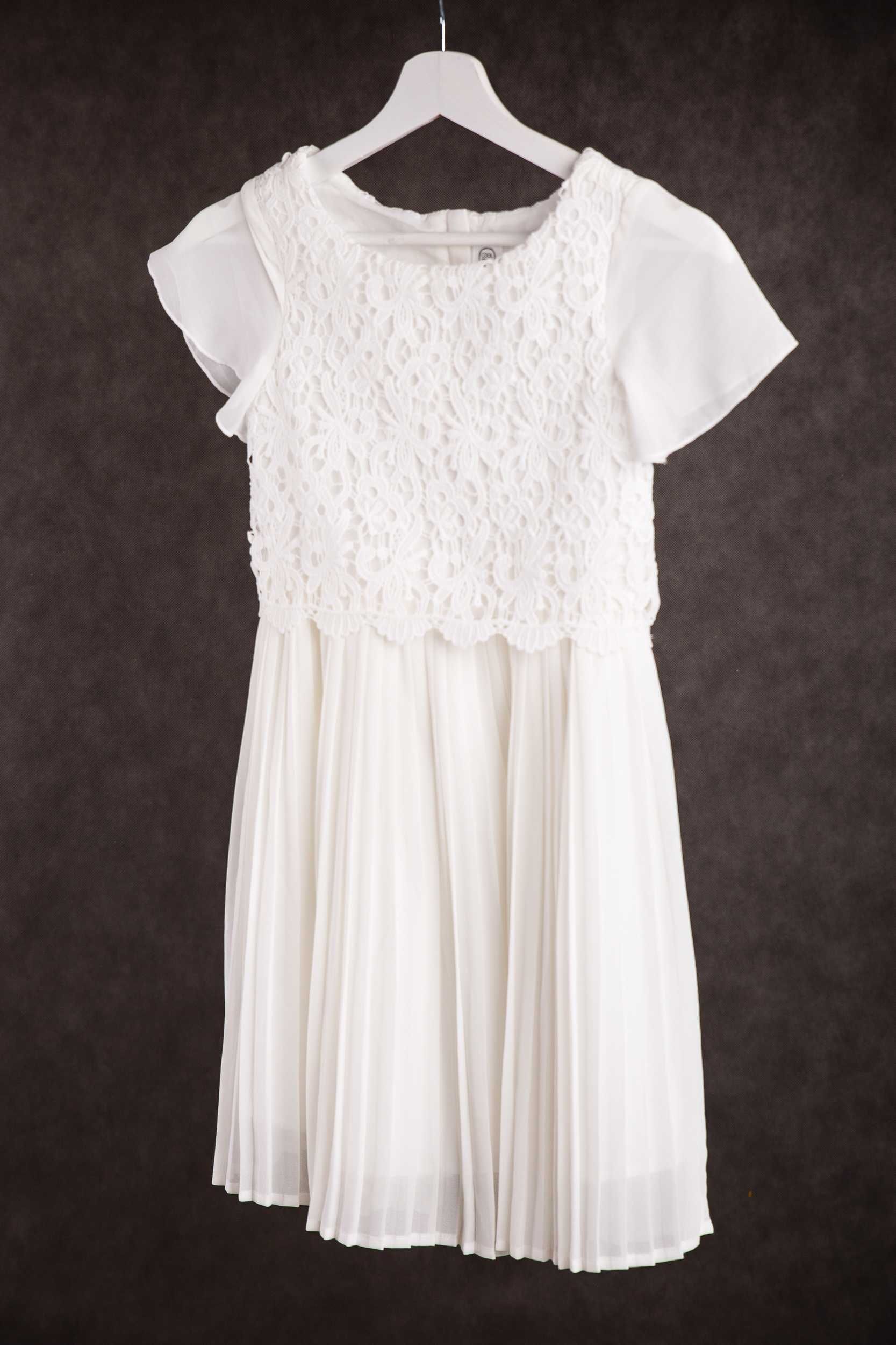 Biała sukienka   SMYK  134