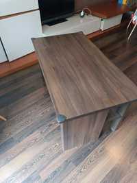 Duży niski stolik z półką