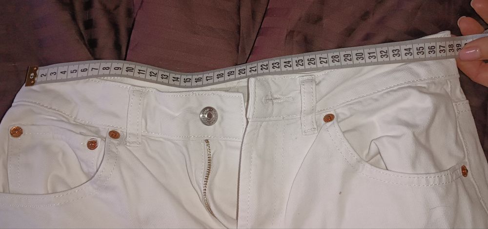 Джинси білі широкого крою розмір М