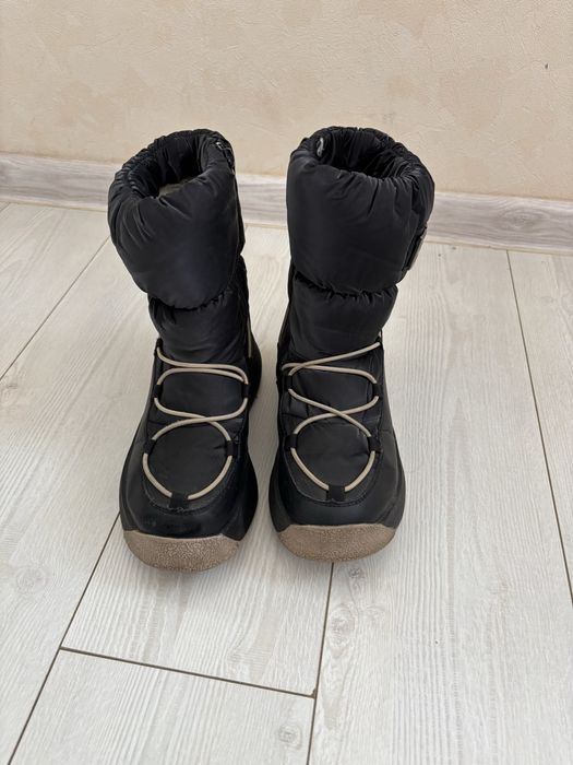 Продам зимові чоботи сапоги взуття черевики дутики дівчинка 35 р