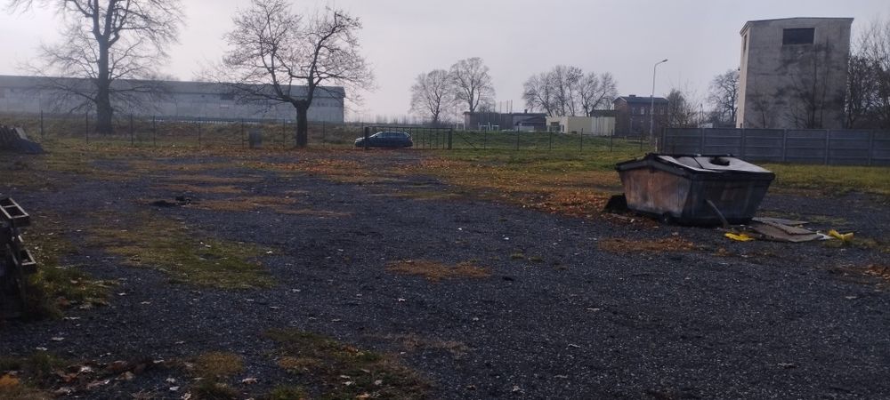 Działka ogrodzona ,utwardzona