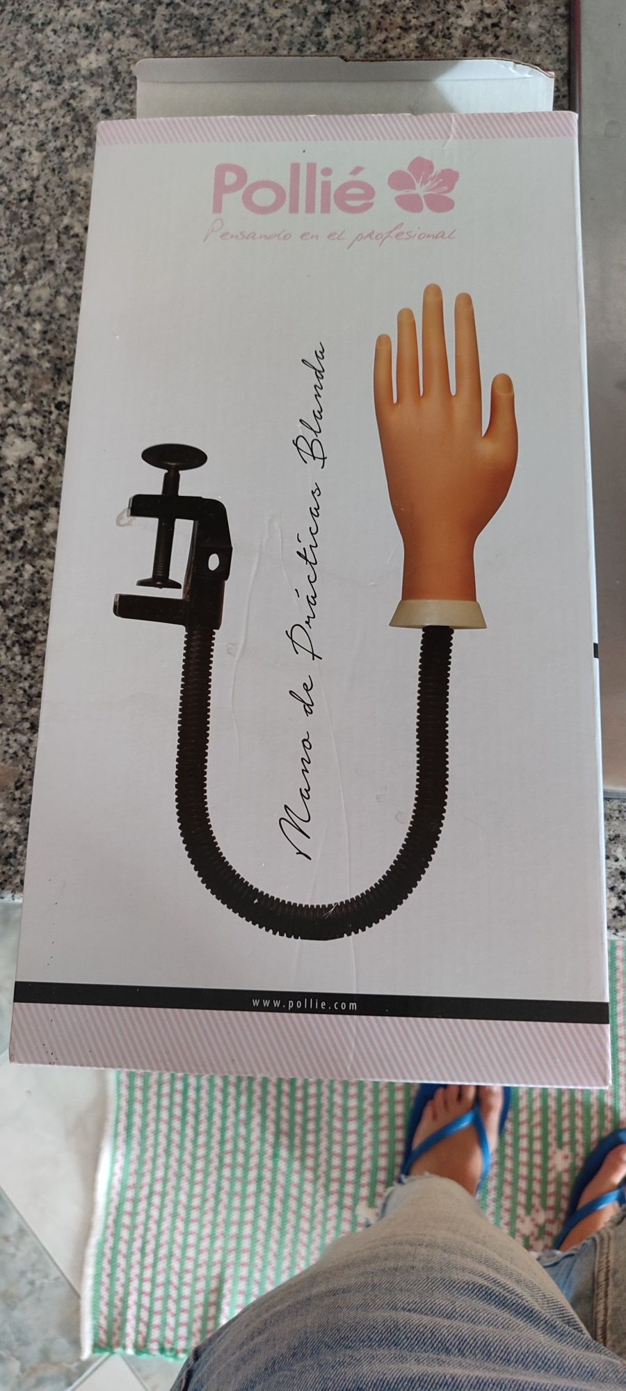 Mão de treino unhas