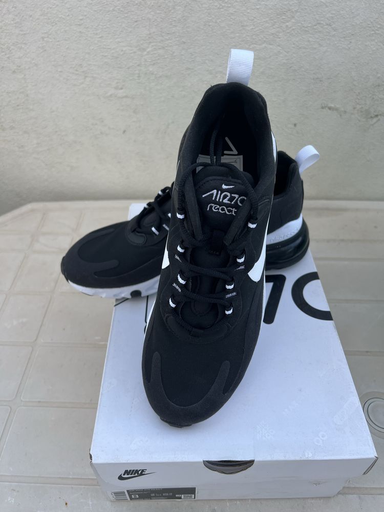 Nike 270 React.