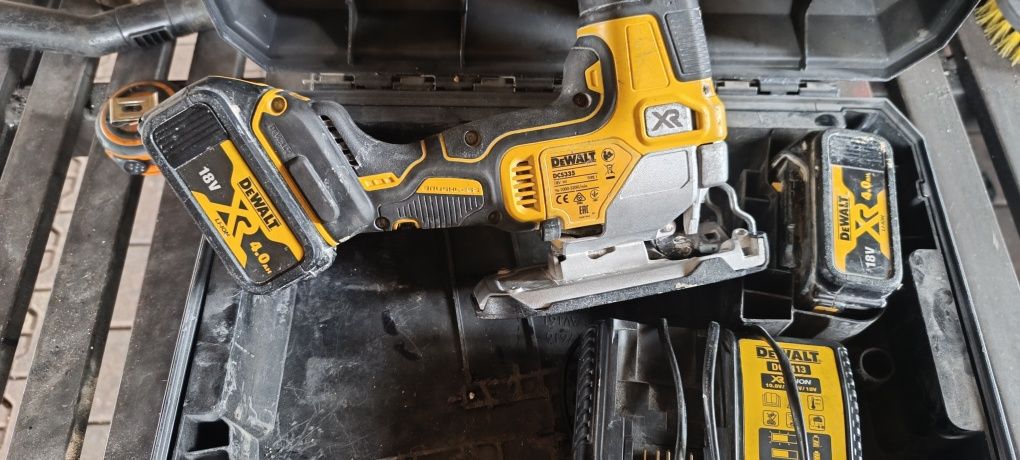 Wyrzynarka DeWalt dcs 335 m2